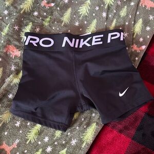 Women’s Nike Pros